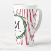 Slijp- en waterverf initiaal met kerstmis latte mok (Rechterhoek)