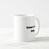 Slimme code alleen mok – Minimalistisch AI-ingenie (Voorkant rechts)