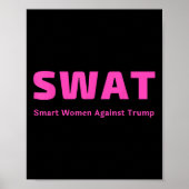 Slimme vrouwen tegen Trump Roze Swat Anti Trump Poster (Voorkant)