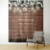 Slingerlichten Rustieke Houten Bruiloftsfoto Achte Wandkleed (In situ)