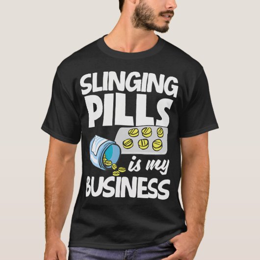 Slinging Pills Is My Business Funny Pharmacist Pha T-shirt (Voorkant)