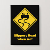 Slippery Road wanneer nat Button (Voorkant)