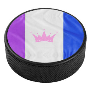SlipperyJoe drag pride vlag paars wit blauw kraai Hockey Puck