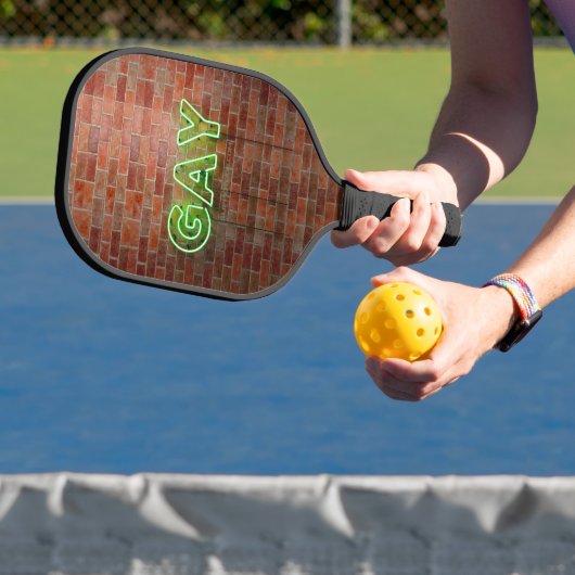 SlipperyJoe verlicht gay neonteken helder levendig Pickleball Paddle (Insitu)