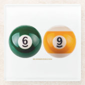 SlipperyJoe's 69 harde pooltafel twee biljartbal Glazen Onderzetter (Voorkant)