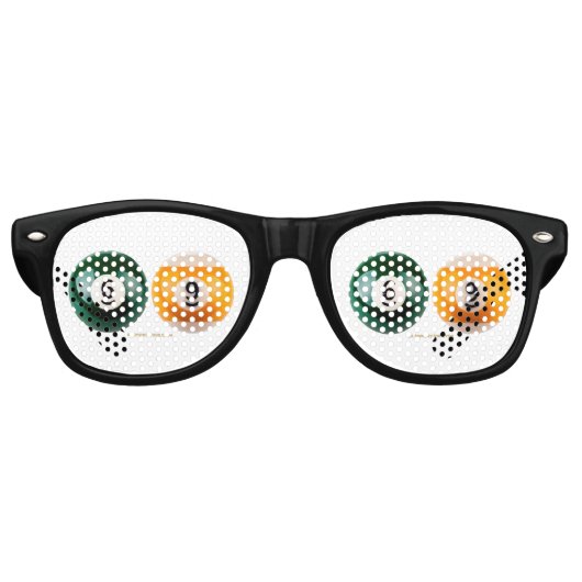 SlipperyJoe's 69 harde pooltafel twee biljartbal Retro Zonnebril (Voorkant)