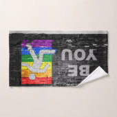 SlipperyJoe's Be You zwart bakstenen wandfiguur Bad Handdoek (Handdoek)