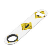 SlipperyJoe's beer kruising teken beer silhouet w Speed Flessenopener (Voorkant Gekanteld)