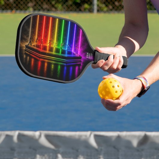SlipperyJoe's dansvoorstelling viert Pride Pickleball Paddle (Insitu)