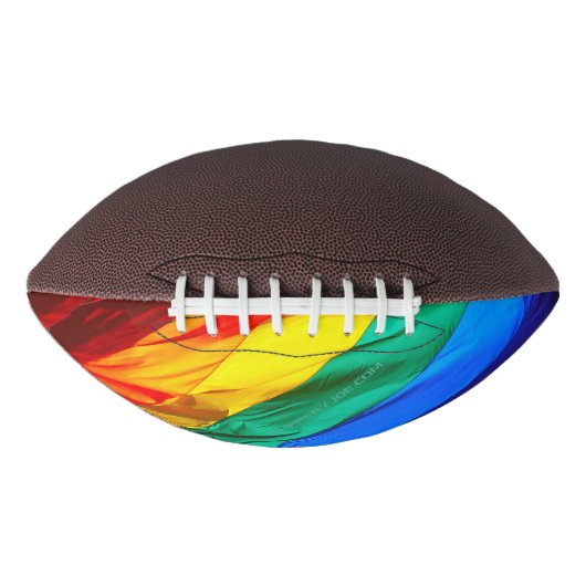 SlipperyJoe's gay pride vlag zwaaien trots kleuren American Football (Voorkant)