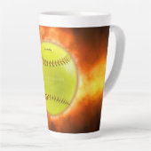 SlipperyJoe's gele softbal vuurbal vlammen rasp Latte Mok (Rechterhoek)