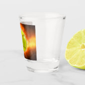 SlipperyJoe's gele softbal vuurbal vlammen rasp Shot Glas (Rechts)