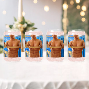 SlipperyJoe's gespierde man shirtloze borst 6-pack Blikvorm Glas