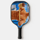 SlipperyJoe's gespierde man shirtloze borst 6-pack Pickleball Paddle (Achterkant)