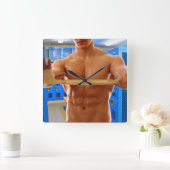 SlipperyJoe's gespierde man shirtloze borst 6-pack Vierkante Klok (Huis)