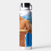 SlipperyJoe's gespierde man shirtloze borst 6-pack Waterfles (Achterkant)