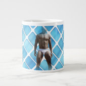 SlipperyJoe's gespierde man six-pack abs witte ond Grote Koffiekop (Voorkant)