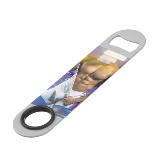 SlipperyJoe's gespierde man uitstulping six-pack s Speed Flessenopener (Achterkant Gekanteld)