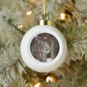 SlipperyJoe's gespierde spooksteen zwak verlichte Keramische Bal Ornament