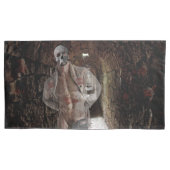 SlipperyJoe's gespierde spooksteen zwak verlichte  Kussensloop (Voorkant)