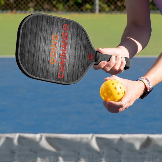 SlipperyJoe's Going Commando vet rood sinaasappel Pickleball Paddle (Insitu)