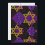 SlipperyJoe's Hanukkah-thema afbeelding goudgeel  Feestdagenkaart<br><div class="desc">SlipperyJoe's Hanukkah-thema afbeelding goudgele Ster van David blauwe kaarsen met oranje vlammen Menora-geïnspireerd kunstcadeau Joodse identiteit spiritualiteit vakantie retro strak symmetrisch patroon diamantvormig raster achtergrond combineert traditie en levendig ontwerp paars zwart dambord effect Hebreeuwse religieuze viering</div>