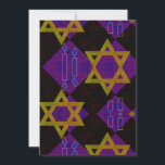 SlipperyJoe's Hanukkah-thema afbeelding goudgeel Feestdagenkaart<br><div class="desc">SlipperyJoe's Hanukkah-thema afbeelding goudgele Ster van David blauwe kaarsen met oranje vlammen Menora-geïnspireerd kunstcadeau Joodse identiteit spiritualiteit vakantie retro strak symmetrisch patroon diamantvormig raster achtergrond combineert traditie en levendig ontwerp paars zwart dambord effect Hebreeuwse religieuze viering</div>