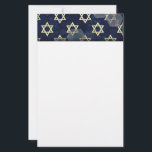 SlipperyJoe's Happy Chanoeka meerdere sterren van  Briefpapier<br><div class="desc">SlipperyJoe's Happy Hanukkah meerdere Star of David symbolen Artistieke Viering Joods Hebreeuws Chanoeka geschenken Decoraties Jodendom religie significante symboliek Relevante cultuurgodsdienstige contexten verschillende zeshoekige vormen donkerblauw paarse tinten donkerblauwe abstracte achtergrond gelaagde textuur uiterlijk</div>