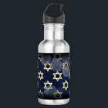 SlipperyJoe's Happy Chanoeka meerdere sterren van  Waterfles<br><div class="desc">SlipperyJoe's Happy Hanukkah meerdere Star of David symbolen Artistieke Viering Joods Hebreeuws Chanoeka geschenken Decoraties Jodendom religie significante symboliek Relevante cultuurgodsdienstige contexten verschillende zeshoekige vormen donkerblauw paarse tinten donkerblauwe abstracte achtergrond gelaagde textuur uiterlijk</div>