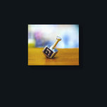 SlipperyJoe's Happy Chanoeka vierzijdig draaiend Canvas Afdruk<br><div class="desc">SlipperyJoe's Happy Hanukkah vierzijdig draaiende top dreidel artistieke Celebration Kaarsen Joods Hebreeuws Chanoeka geschenken decoraties Jodendom religie Hebreeuwse letter Nun traditionele speelgoed kinderen volwassen spel cultureel symbool metallic glanzende afwerking houten oppervlak</div>