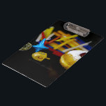 SlipperyJoe's Happy Hanukkah Star of David munt me Klembord<br><div class="desc">SlipperyJoe's Happy Hanukkah Star of David munt menorah kleurrijke kaarsen Celebration Jewish sufganiyah traktatie Hebreeuwse Chanoeka dreidels traditionele spinning topjes geschenken decoraties Judaïsme religie Artistieke gelei-gevulde donut poedersuiker</div>