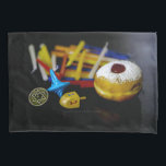 SlipperyJoe's Happy Hanukkah Star of David munt me Kussensloop<br><div class="desc">SlipperyJoe's Happy Hanukkah Star of David munt menorah kleurrijke kaarsen Celebration Jewish sufganiyah traktatie Hebreeuwse Chanoeka dreidels traditionele spinning topjes geschenken decoraties Judaïsme religie Artistieke gelei-gevulde donut poedersuiker</div>