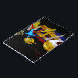 SlipperyJoe's Happy Hanukkah Star of David munt me Notitieboek<br><div class="desc">SlipperyJoe's Happy Hanukkah Star of David munt menorah kleurrijke kaarsen Celebration Jewish sufganiyah traktatie Hebreeuwse Chanoeka dreidels traditionele spinning topjes geschenken decoraties Judaïsme religie Artistieke gelei-gevulde donut poedersuiker</div>