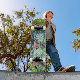 SlipperyJoe's hoog gespierde volwassen man zonder  Persoonlijk Skateboard