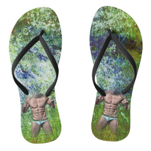SlipperyJoe's hoog gespierde volwassen man zonder  Teenslippers