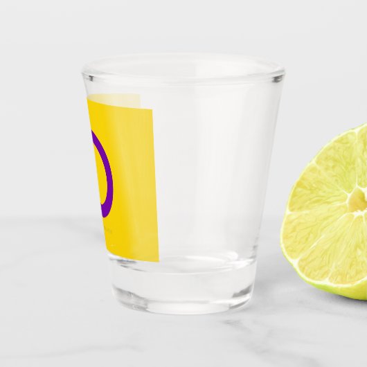 SlipperyJoe's Intersex trots vlag gele achtergrond Shot Glas (Rechts)