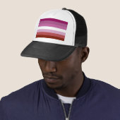 SlipperyJoe's Lesbian Pride vlag feminine Lipstick Trucker Pet (In situ)