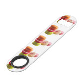 SlipperyJoe's Macaroon koekjes Franse gestapelde l Speed Flessenopener (Voorkant Gekanteld)