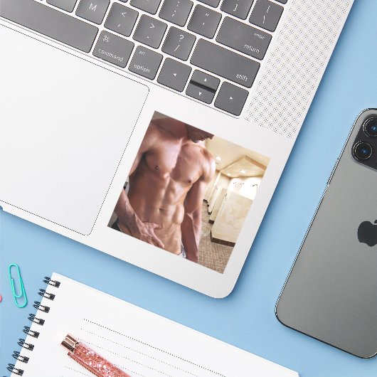 SlipperyJoe's Man sixpack shirtless sexy musculair Sticker (Laptop met iPhone)