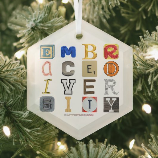 SlipperyJoe's omarm diversiteit uitknipbare letter Glas Ornament (Insitu)