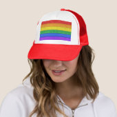 SlipperyJoe's pride houten vlag regenboogkleuren Trucker Pet (In situ)