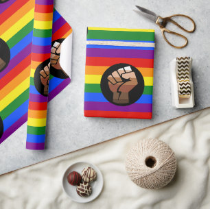 SlipperyJoe's regenboogkleuren vlag opgeheven vuis Cadeaupapier