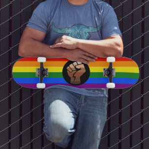 SlipperyJoe's regenboogkleuren vlag opgeheven vuis Persoonlijk Skateboard