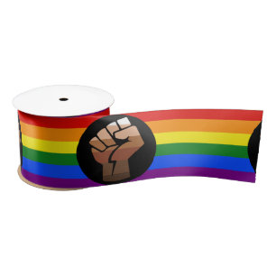 SlipperyJoe's regenboogkleuren vlag opgeheven vuis Satijnen Lint