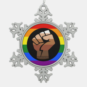 SlipperyJoe's regenboogkleuren vlag opgeheven vuis Tin Sneeuwvlok Ornament