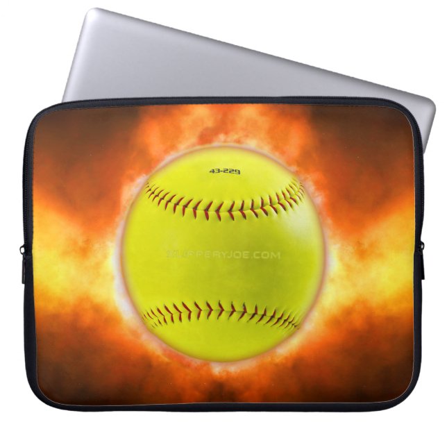 SlipperyJoe's softball op vuurbal vuurbal Laptop Sleeve (Voorkant)