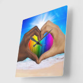 SlipperyJoe's twee hartelijke handen interraciale Vierkante Klok (Hoek)