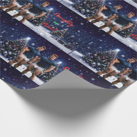 SlipperyJoe's versierde besneeuwde kerstboom Cadeaupapier (Hoek)