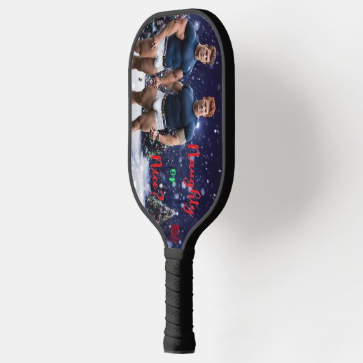 SlipperyJoe's versierde besneeuwde kerstboom Pickleball Paddle (Links)