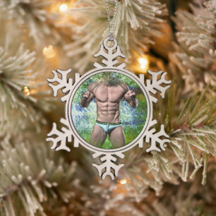 SlipperyJoe's zeer gespierde volwassen man zonder  Tin Sneeuwvlok Ornament